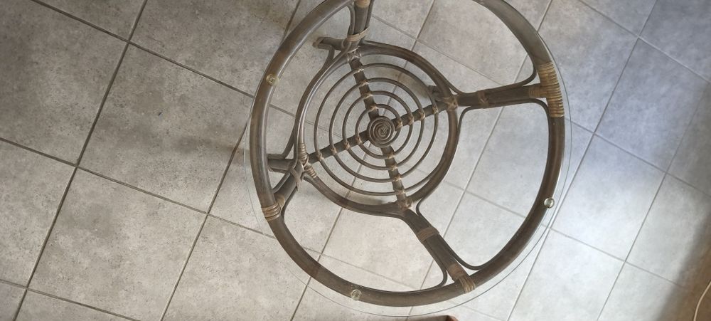 Mesa de vidro 60 cm de largura por 57 de altura