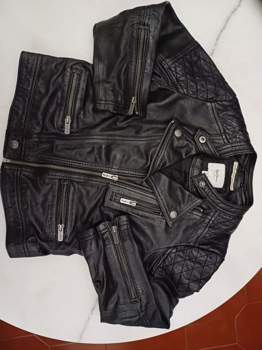 Casaco de pele preto Pepê Jeans, tamanho 8 anos, unissexo.