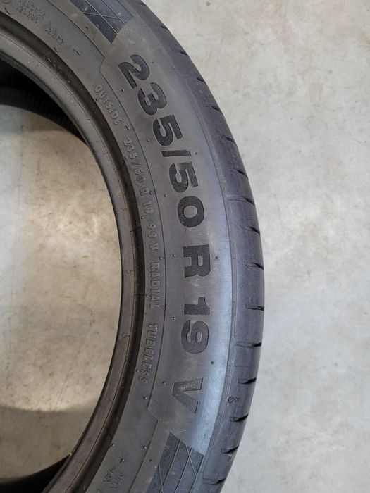 Komplet opon Continental 235/50 R 19
