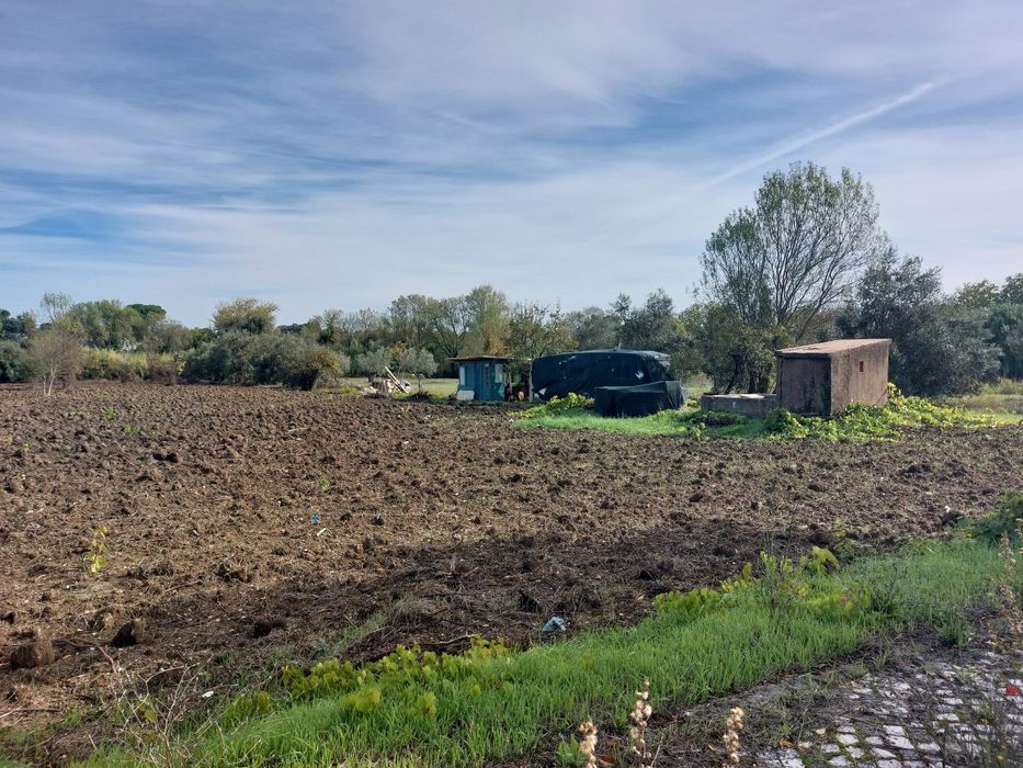 2 terrenos Contíguos com 6 mil m2, com caravana de 8m
