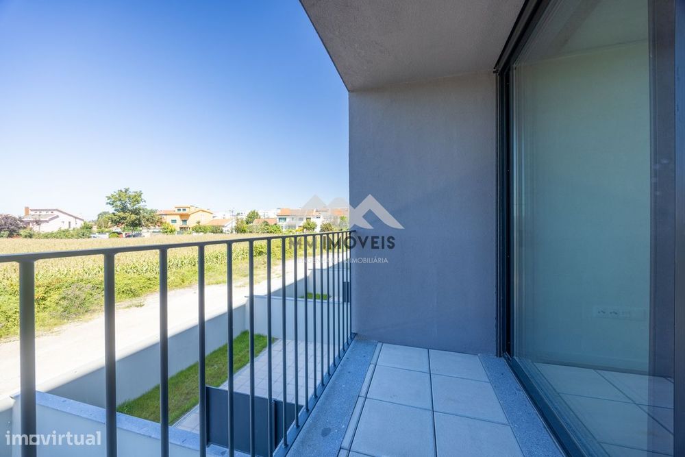 Apartamento T1 Novo |  Polo Universitário  | S. João | Varanda | Garag