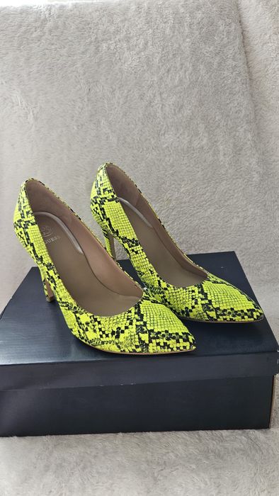 GUESS szpilki neonowe wężowy wzór 36 – oryginalne pudełko