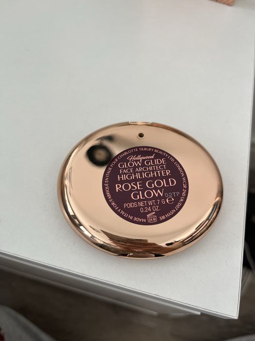 Chatlotte tilbury roswietlacz odcien rose gold glow