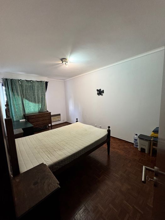 Quarto p/ arrendamento - Casal