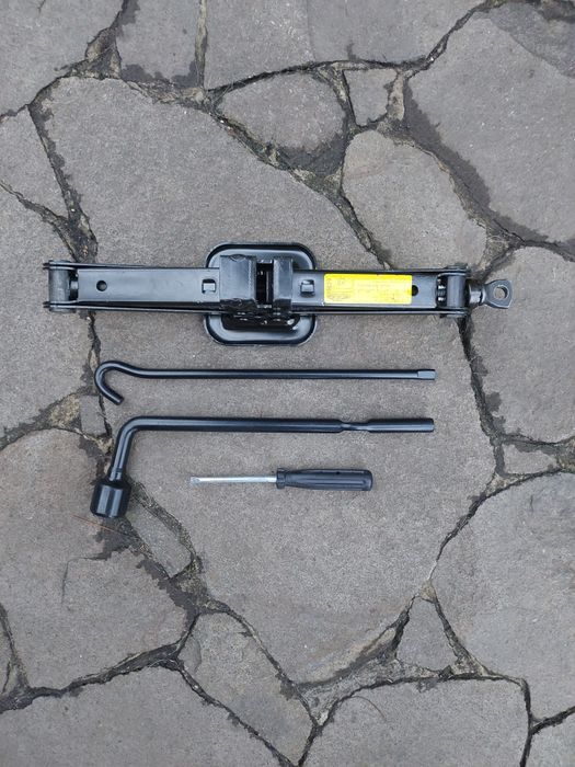 Докатка, комплект інструментів, домкрат Hyundai Elantra HD (2006-2010)