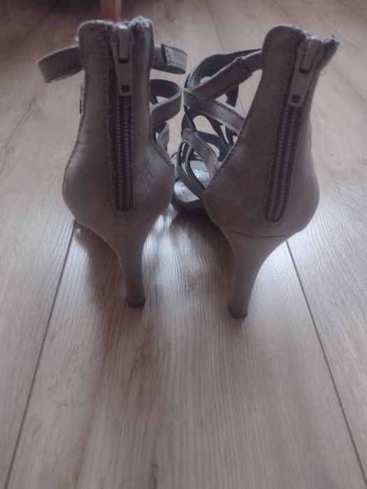 Sandałki na szpilce