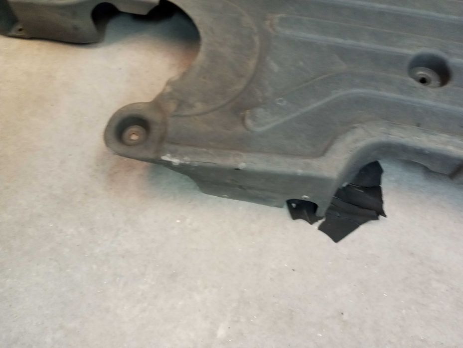 Resguardo inferior motor Jaguar XF 250