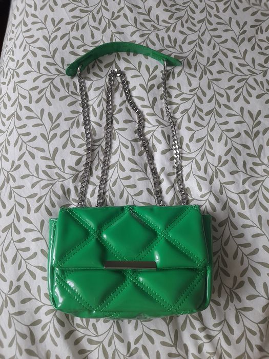 Carteira verde da Bershka