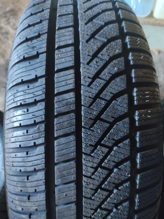 Зимова гума STARMAXX Sport 215/65  R16 102H.
