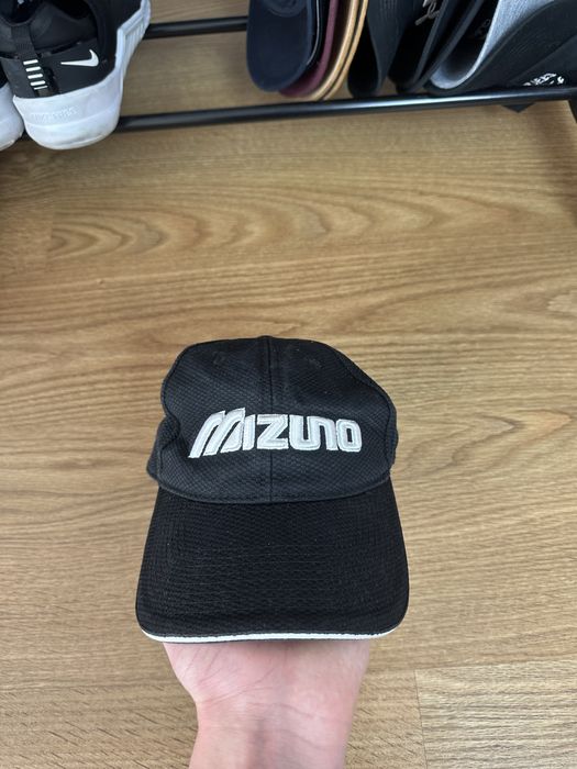 Кепка Mizuno.