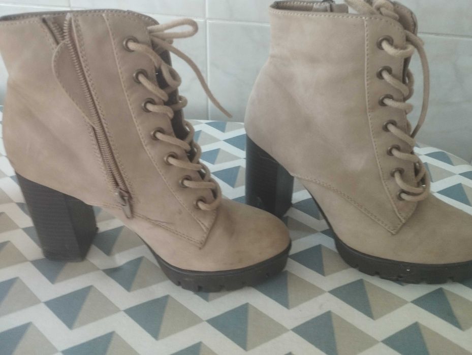 Botas bejes como novas