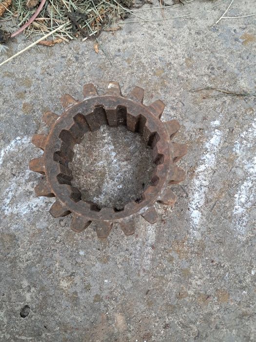 Шестерня заднего хода на18зубов. ЮМЗ-6