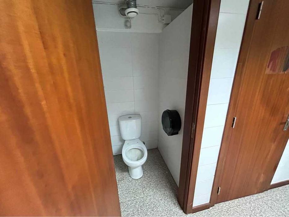 Arrenda-se garagem/armazém/escritório/centro de estudos. 110 m2. Feijó, Almada. 630 €/mês