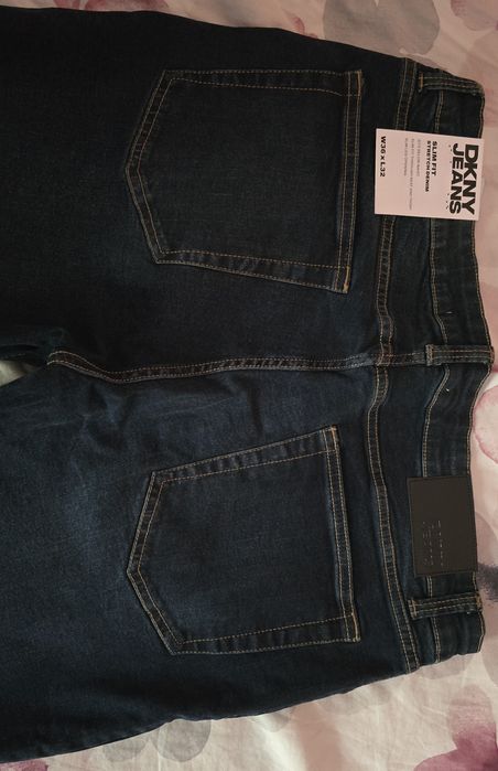 Spodnie jeans DKNY, rozciagajace sie. 36Wx32L. Nowe