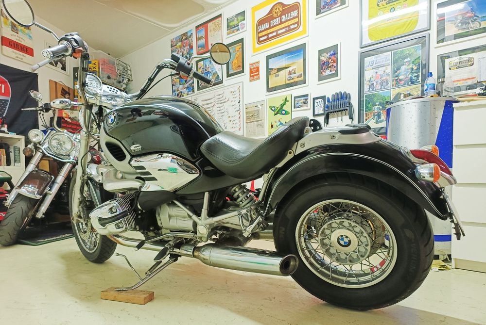 BMW R1200C James Bond