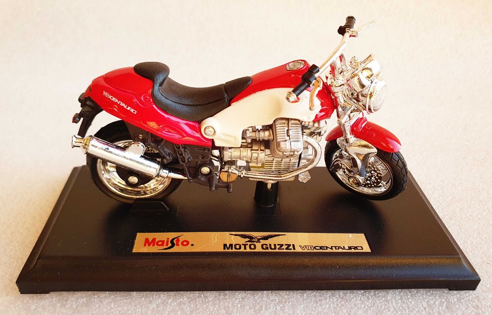 Miniatura 1/18 ~ "MOTO GUZZI V10 CENTAURO" ~ Special Edition ~ Maisto