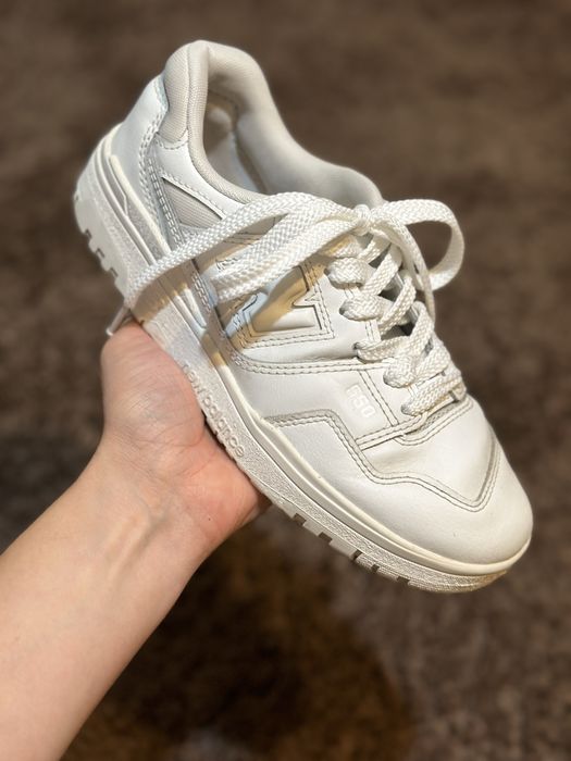 Оригінальні білі  шкіряні дитячі кросівки new balance 34.5/35 розмір (22см) б/в