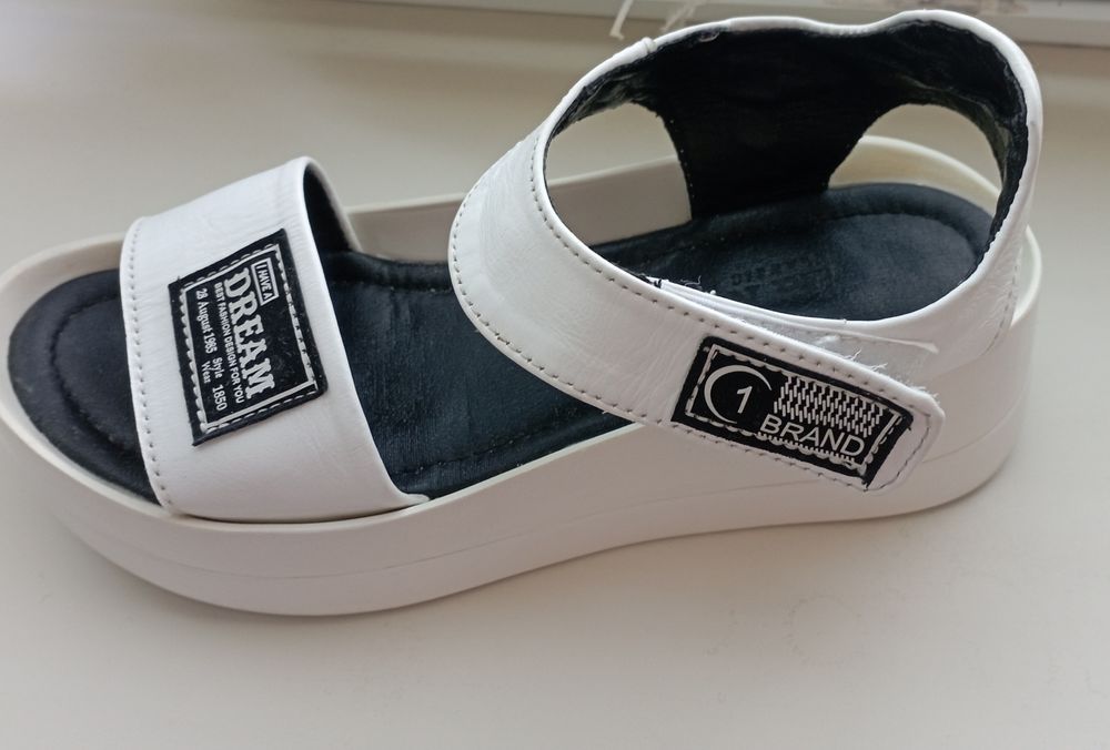 Продам женские босоножки