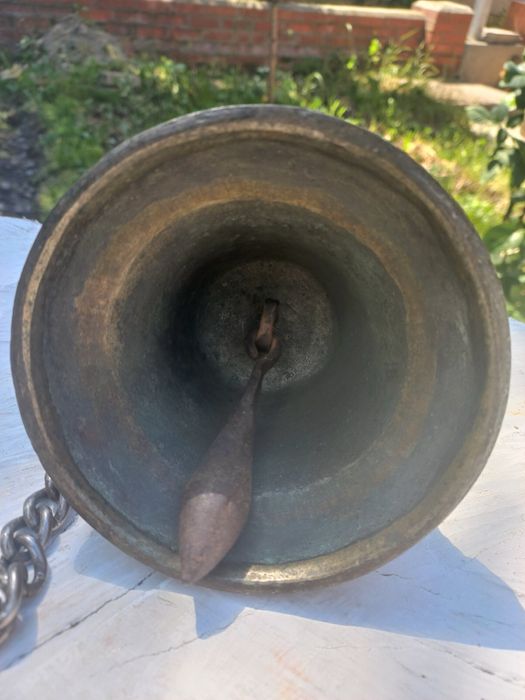 колокол  рында старинный бронзовый . Кувшин чугунный