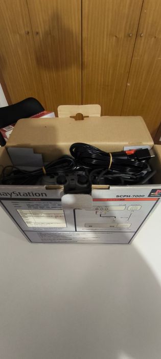 Sony PlayStation 1 "Dual Shock" Original Completa - SCPH-7000 (Edição Japonesa)