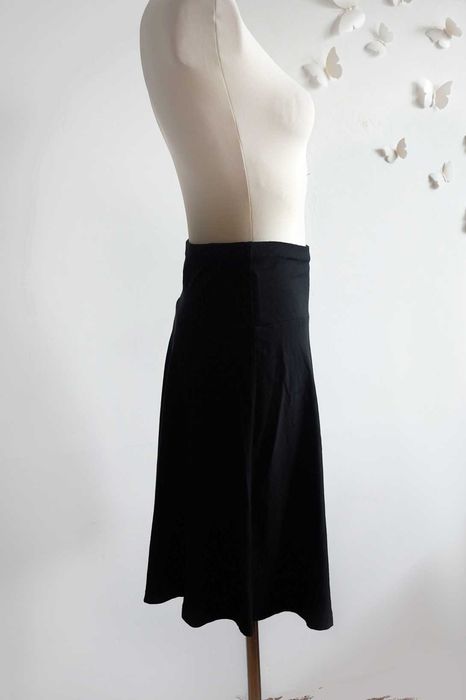 Czarna klasyczna rozkloszowana spódnica S