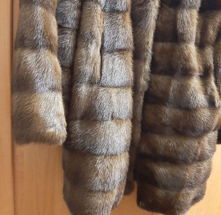 Доставка бесплатно по Одессе!Продам норковую шубу с капюшоном