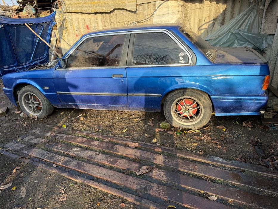 Продам БМВ Е30)))