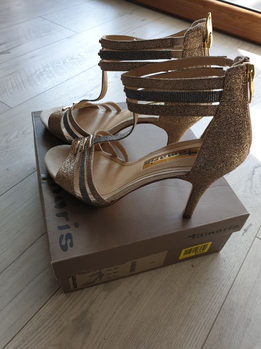 Nowe sandałki na obcasie, rozm. 40