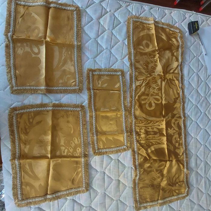 Coberta de cama em "Damasco" com 4 adereços