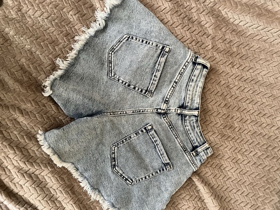 Шорти жіночі в наявності