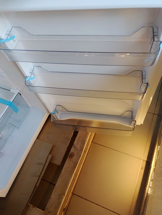 Mini frigorífico marca trisa novo  126 litros