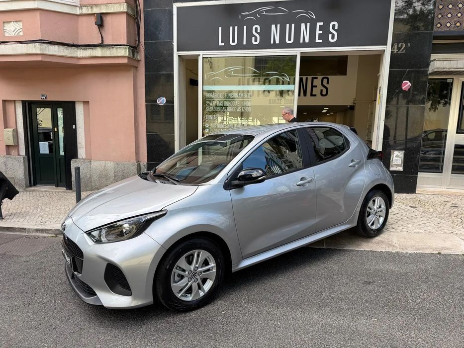 Mazda 2.0 1.5 L Hybrid VVT-i Centre-Line