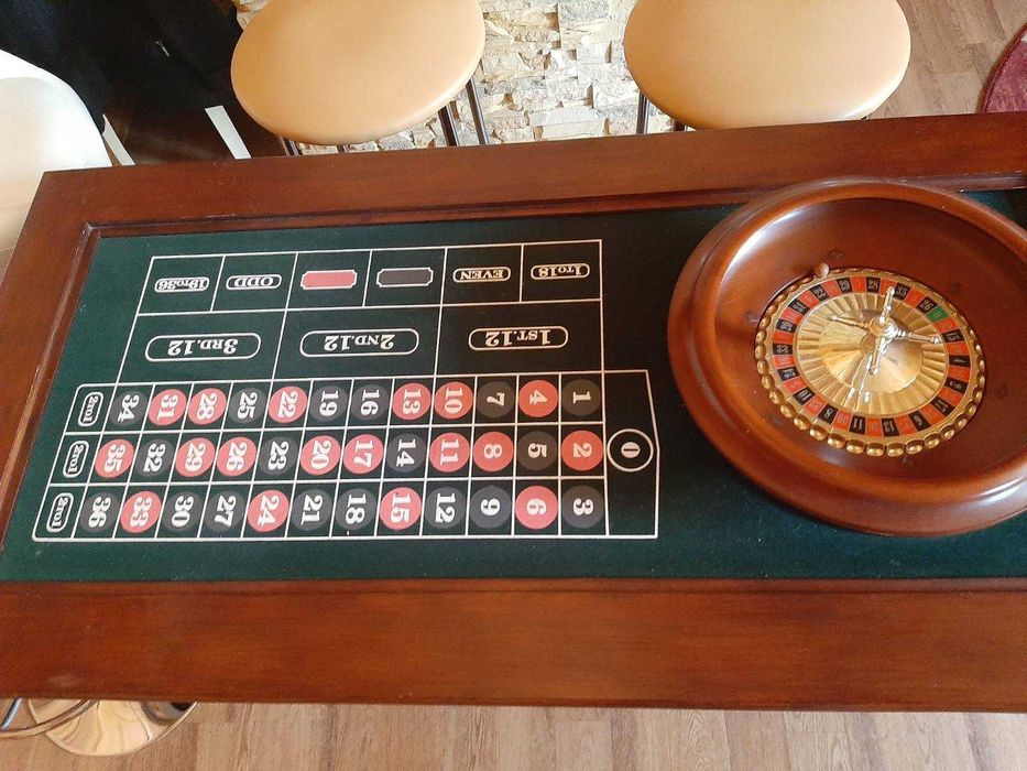 стол -казино. шахматы и другие игры большой