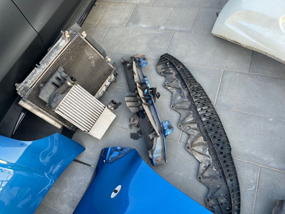 Toyota Yaris II maska błotnik pas przedni  8T7 chłodnice 1.4 d4d