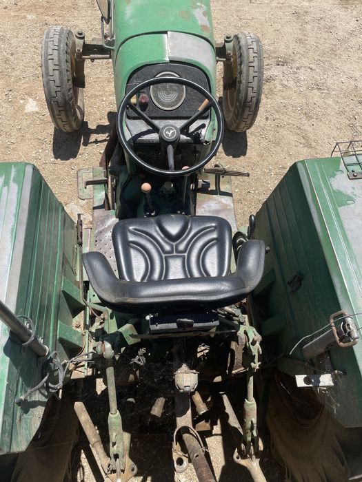 Trator agrícola de tração simples