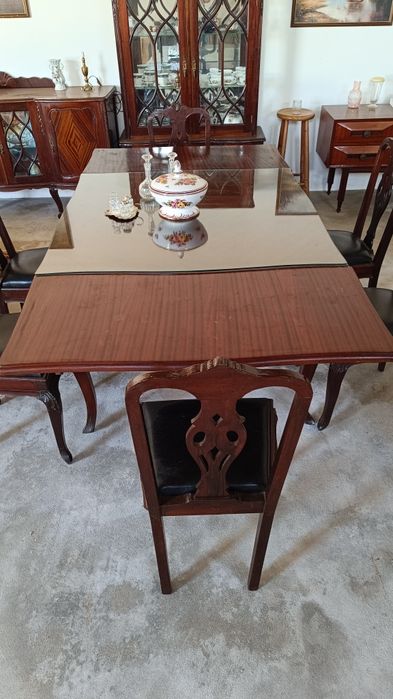 Mesa Queen Anne com 6 cadeiras