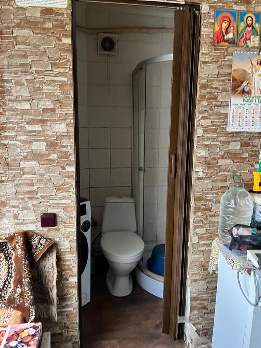 Продам 1/2 окремий двір , 25 школа !