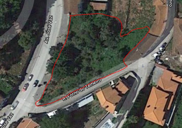 Terreno com serca de 1700 m