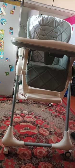 Столик для годування carrello