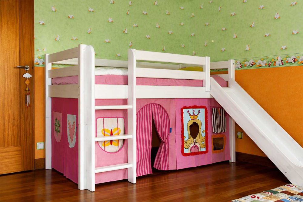 Quarto Infantil Completo – Cama com Escorrega, Torre, Colchão e Dois Temas (Princesa + Selva)