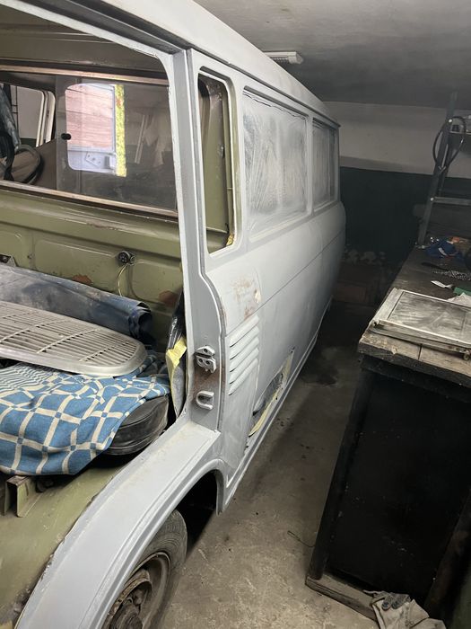 Автомобіль баркас