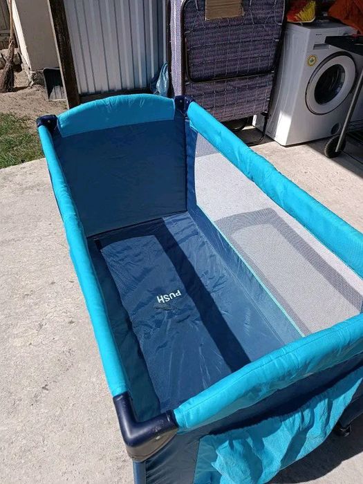 Дитяче ліжечко манеж