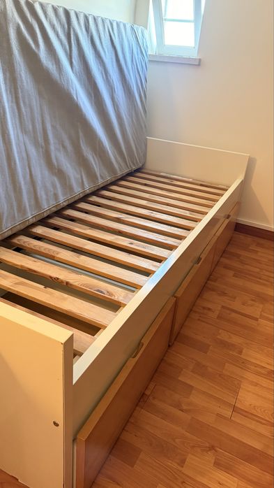 Cama individual com ou sem colchão em muito bom estado