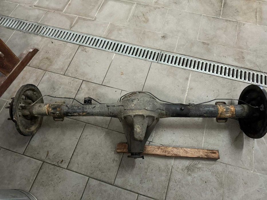 Eixo traseiro completo Nissan 720 (Pickup)