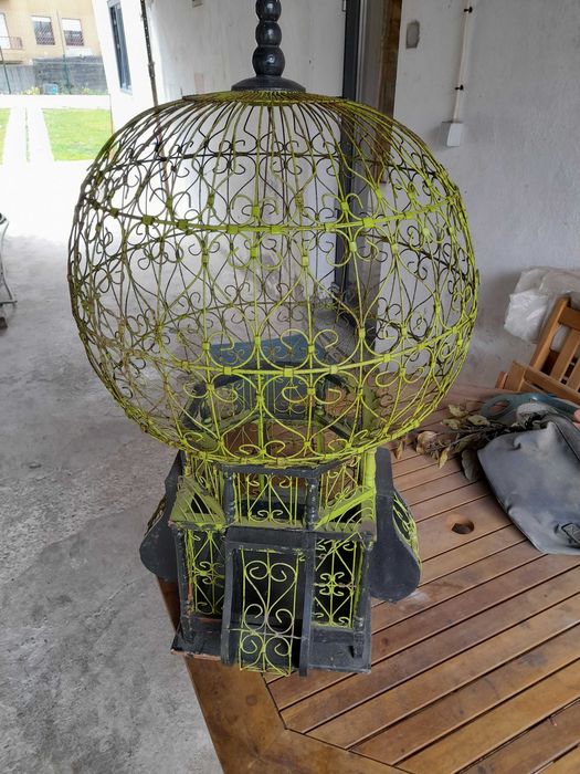 Gaiola antiga em arame, para colecionador