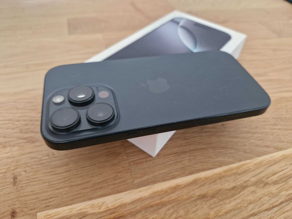 Apple iPhone 16 Pro / 256 GB / Gwarancja