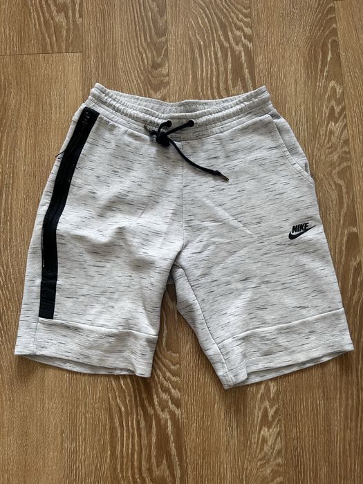 Шорти nike tech fleece