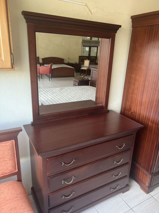 Quarto mogno NOVO em exposição