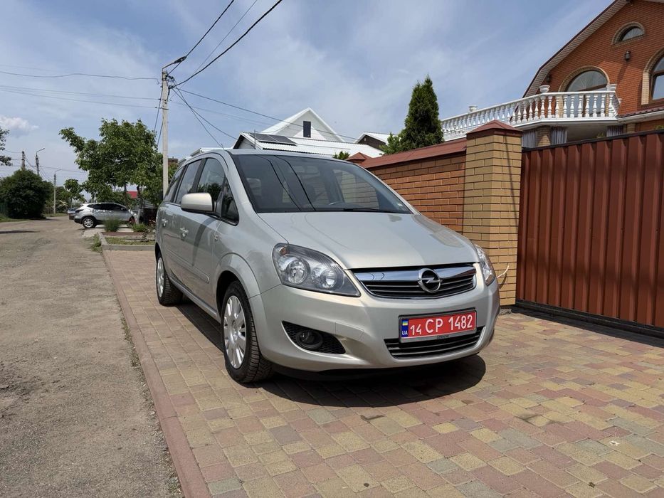Продам Opel Zafira 2011