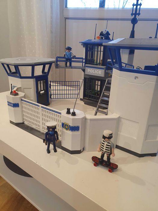 Komisariat policji z wiezieniem Playmobil